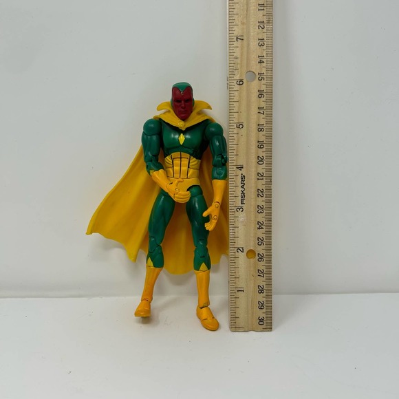 Marvel Vision Action Figure 6” Toy Biz 2003 Rubber Cape - Picture 2 of 7
